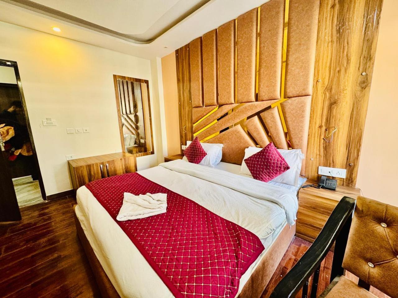 Royal Majestic View Point Lodge Manāli Zewnętrze zdjęcie